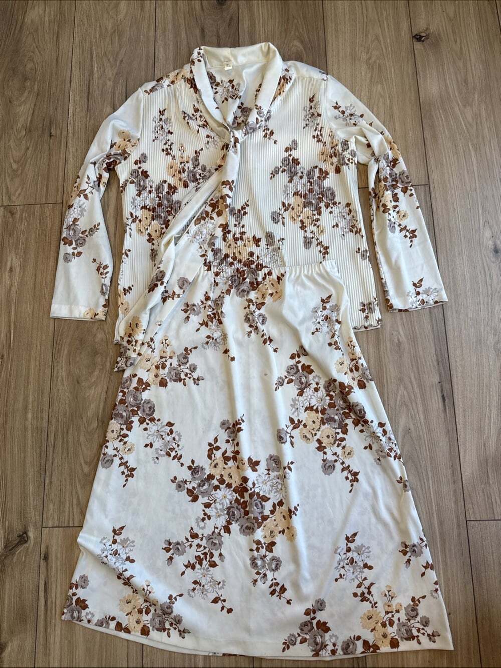 Vintage 70s Floral Pleated Blouse & Skirt Set Polyester ILGWU neck Bow Sz 18